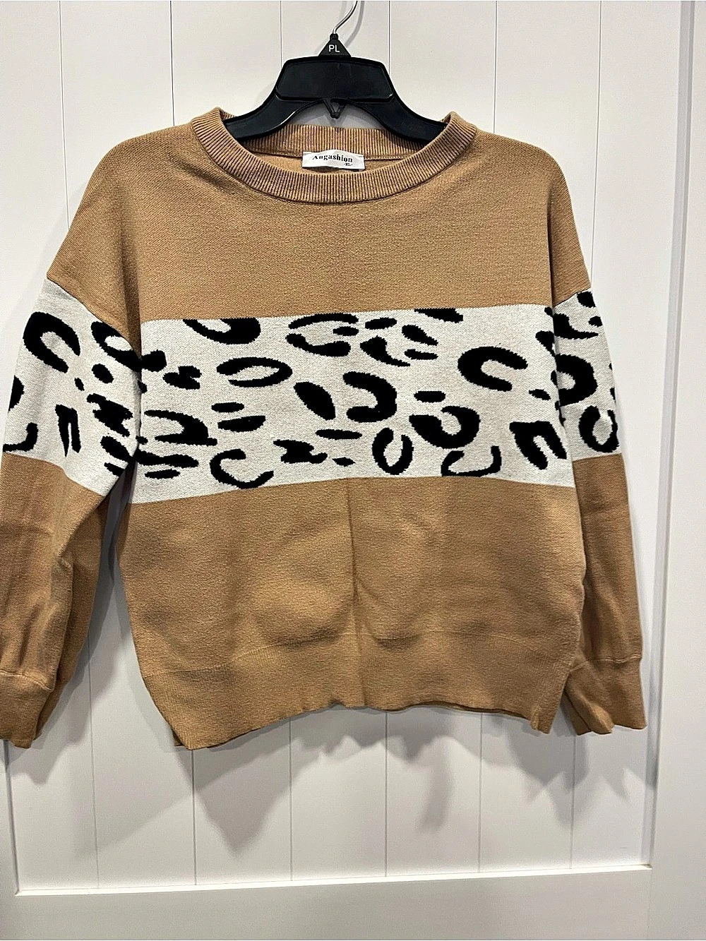 Angashion Women's Long Sleeve Crewneck Color Block Leopard Print Sweater Leopard